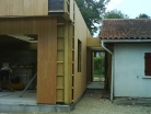 Extension contemporaine sur maison traditionnelle � Arsac