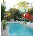 Piscine et am�nagement de jardin type Napol�on 3