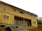 Maison en bois sur terrain en pente (69)