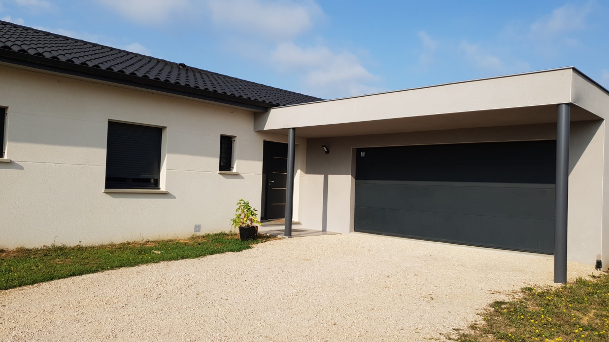 Villa avec pool-house et piscine � Menville