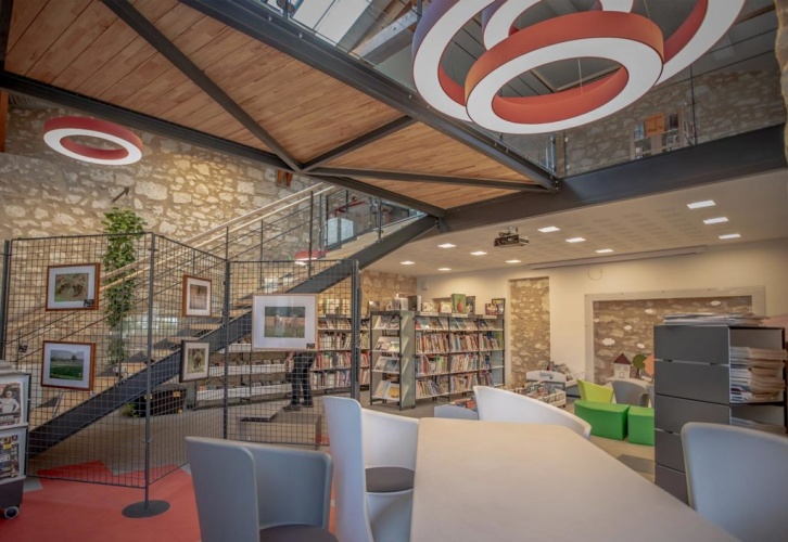 Transformation et réaménagement intérieur dune bibliothèque 