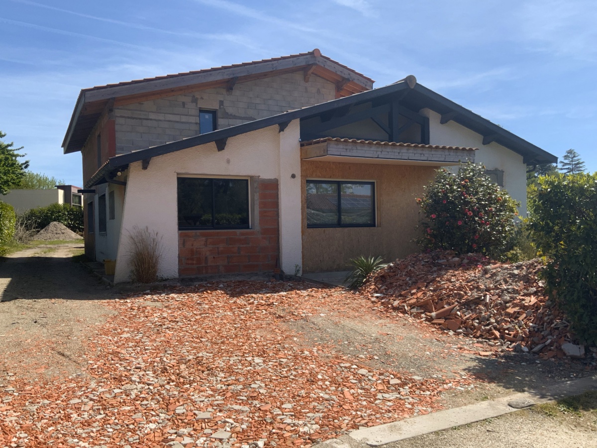 Sur�l�vation et extension d'une maison individuelle � Cestas pr�s de Bordeaux