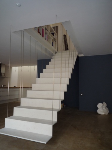 Transformation d'un atelier en loft  Toulouse : loft snaky escalier en beton ductal 3