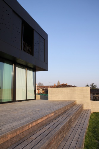 Maison Noire (de bton et d'acier) - Maison rsolument contemporaine au coeur de Lauzerville (31) : le clocher