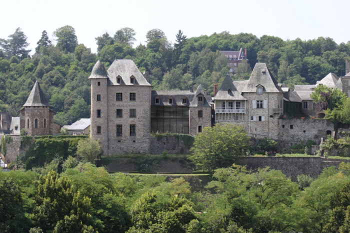 Transformation de l'Ancien Pensionnat Sainte Marie (XVIme) en Htel 4 toiles avec restaurant  UZERCHE (19) : Insertion