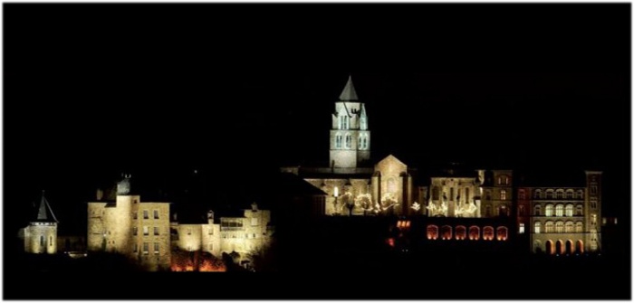 Transformation de l'Ancien Pensionnat Sainte Marie (XVIme) en Htel 4 toiles avec restaurant  UZERCHE (19) : Uzerche - Panorama de nuit
